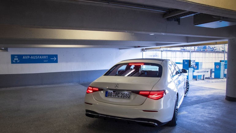 Primo servizio al mondo di automated valet parking