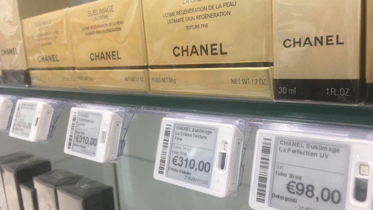 Etichette elettroniche nelle profumerie Pinalli 