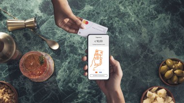 Nuova soluzione di incasso digitale SoftPOS Arancio