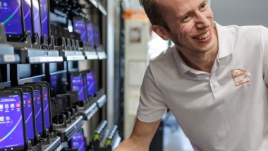 PostNL rinnova 14.000 palmari logistici con Datalogic